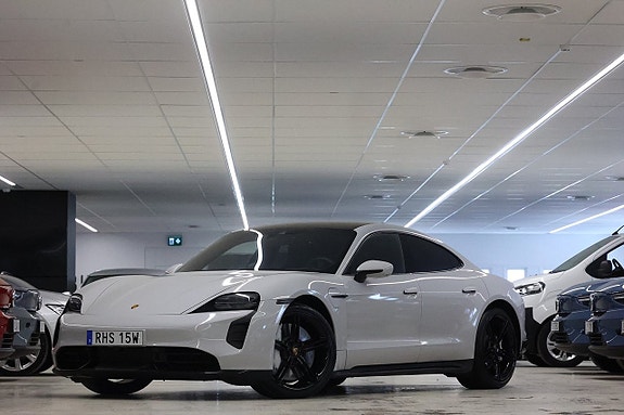 Porsche Taycan Turbo 4 of 5