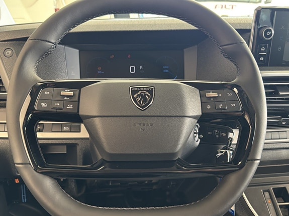 Peugeot Traveller 20 of 20