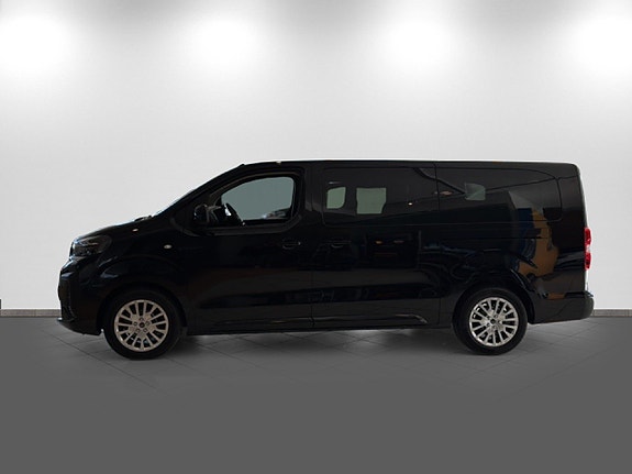 Peugeot Traveller 4 of 5