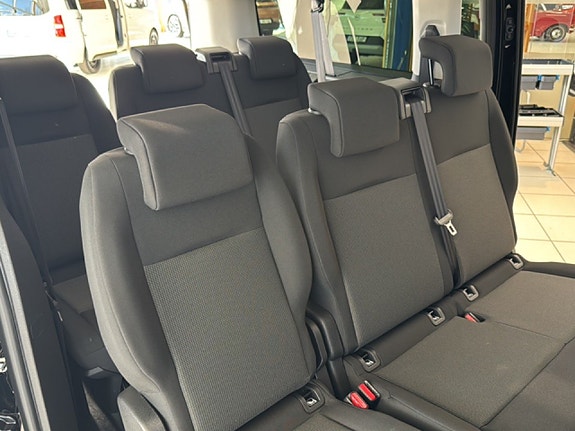 Peugeot Traveller 16 of 20
