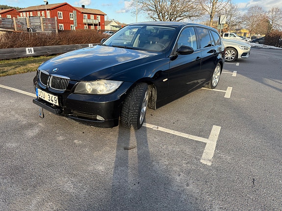 BMW 325d 3 of 5