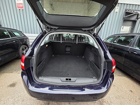 Peugeot 308 SW 12 of 17