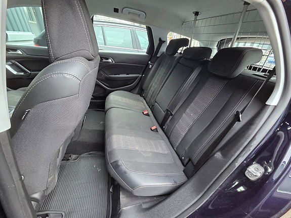 Peugeot 308 SW 14 of 17