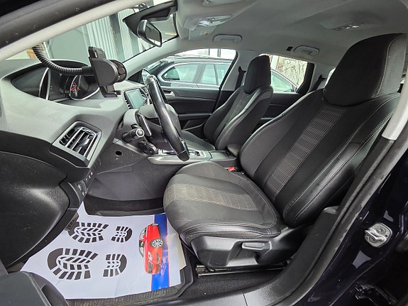 Peugeot 308 SW 16 of 17