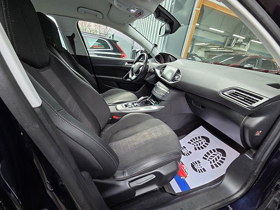 Peugeot 308 SW 8 of 17