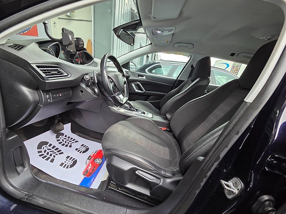 Peugeot 308 SW 15 of 17