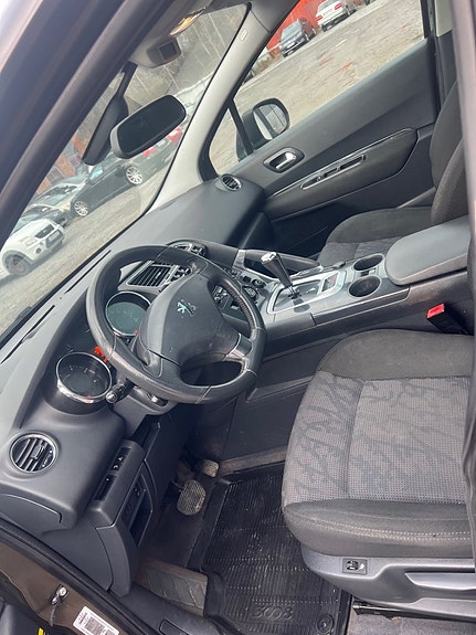 Peugeot 3008 4 of 5