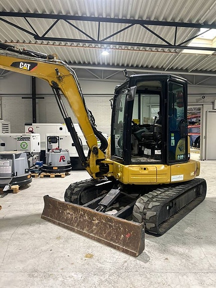 Grävmaskin CAT 305.5E2 CR 5,5 ton, med 3 redskap 3 of 5