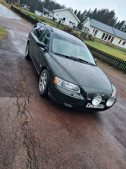 Volvo V70 2 of 10