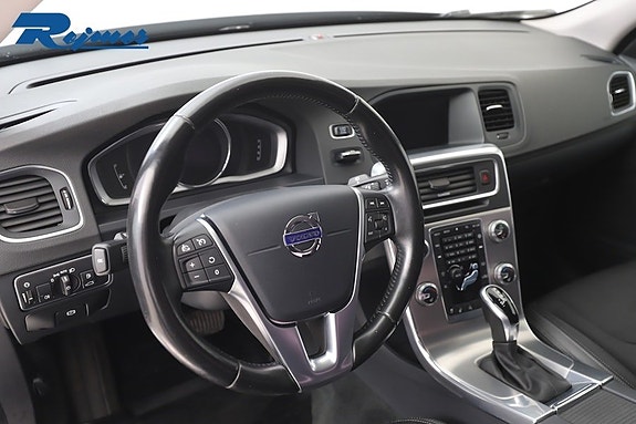Volvo S60 2 of 5