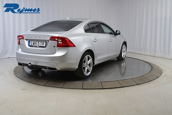 Volvo S60 4 of 5