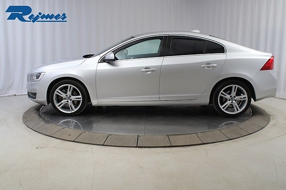 Volvo S60 3 of 5