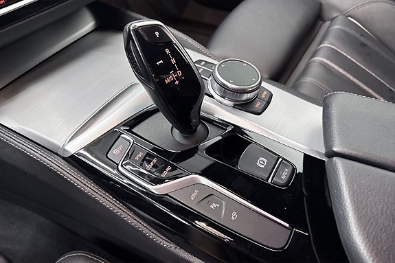 BMW 530e 16 of 17