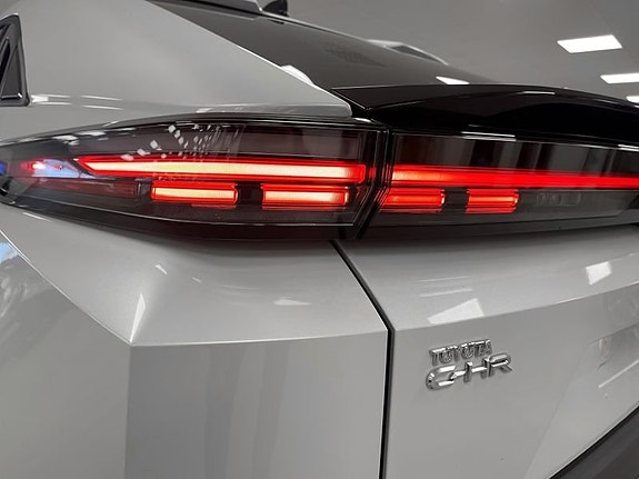 Toyota C-HR+ 14 of 18