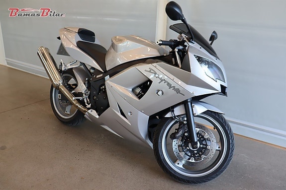 Triumph 600 Daytona SVENSKSÅLD LÅGMILAD SAMLAROBJEKT