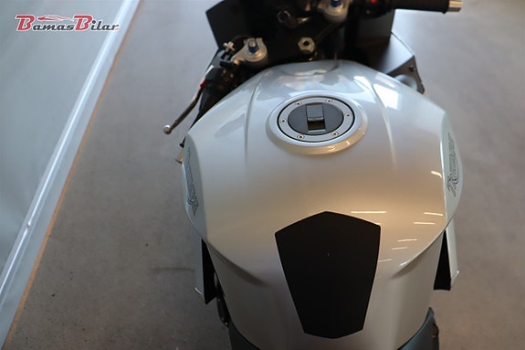 Triumph 600 Daytona SVENSKSÅLD LÅGMILAD SAMLAROBJEKT 19 of 23