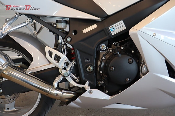 Triumph 600 Daytona SVENSKSÅLD LÅGMILAD SAMLAROBJEKT 7 of 23