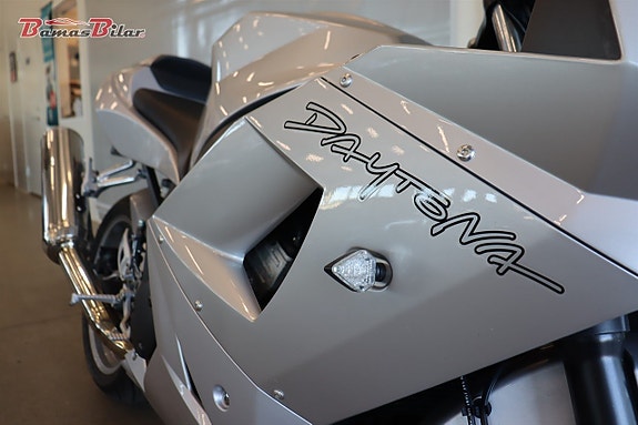 Triumph 600 Daytona SVENSKSÅLD LÅGMILAD SAMLAROBJEKT 15 of 23