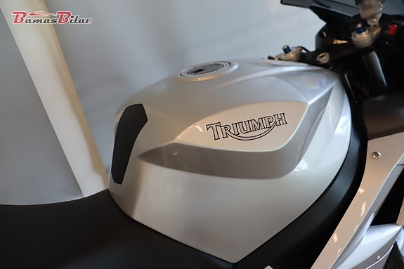 Triumph 600 Daytona SVENSKSÅLD LÅGMILAD SAMLAROBJEKT 9 of 23