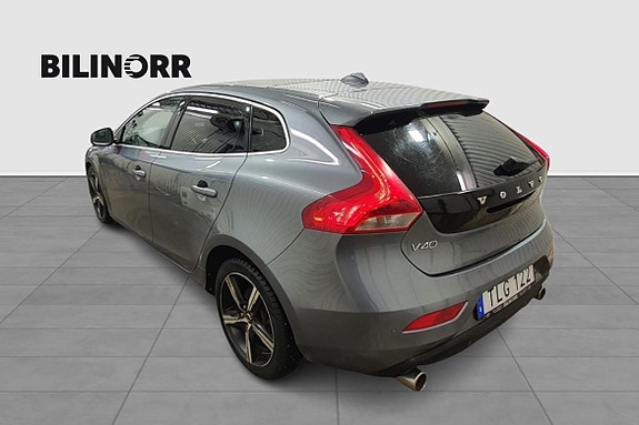 Volvo V40 3 of 5
