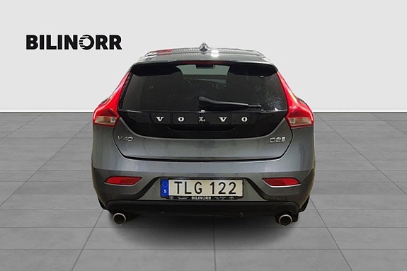 Volvo V40 4 of 5