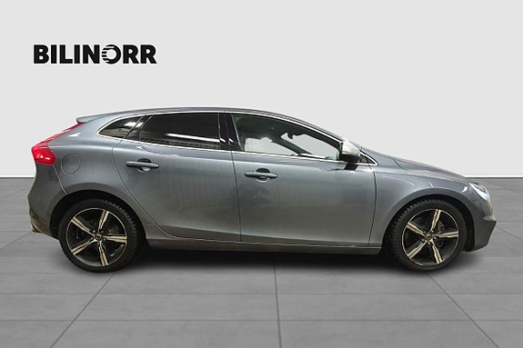 Volvo V40 7 of 23