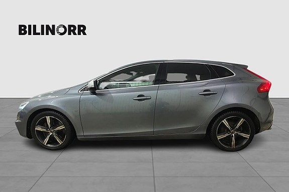 Volvo V40 2 of 5