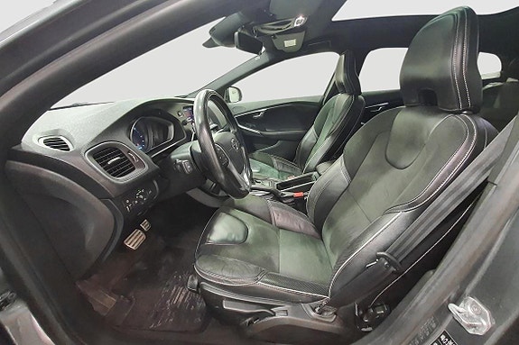 Volvo V40 19 of 23