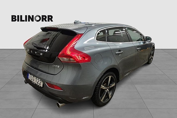 Volvo V40 6 of 23