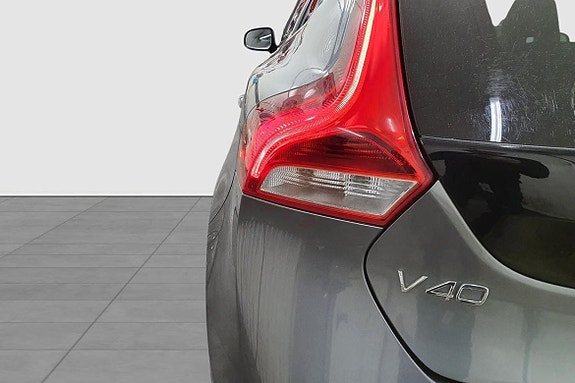 Volvo V40 11 of 23