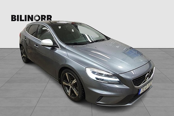 Volvo V40 8 of 23