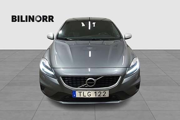 Volvo V40 9 of 23