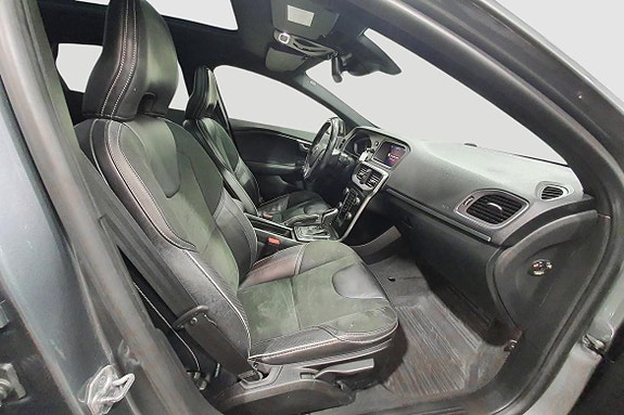 Volvo V40 16 of 23