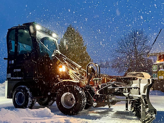 Lastmaskin 750 kg Vikplog, Perkinsmotor, 4x4 – fri frakt