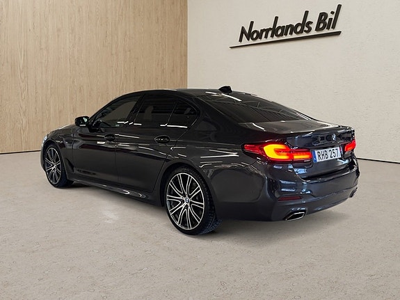 BMW 530xd 3 of 5