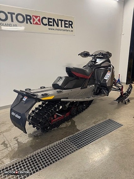 Ski-Doo Renegade XRS 850 E-TEC SAS 4 of 7