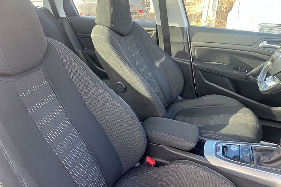 Peugeot 308 SW 18 of 30