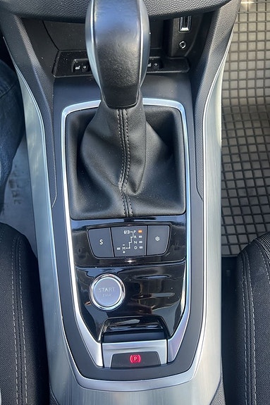 Peugeot 308 SW 26 of 30