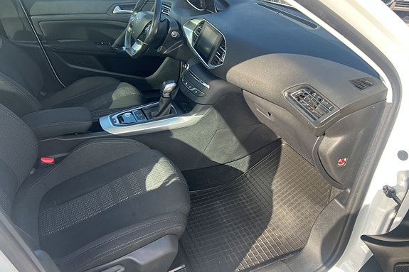 Peugeot 308 SW 16 of 30