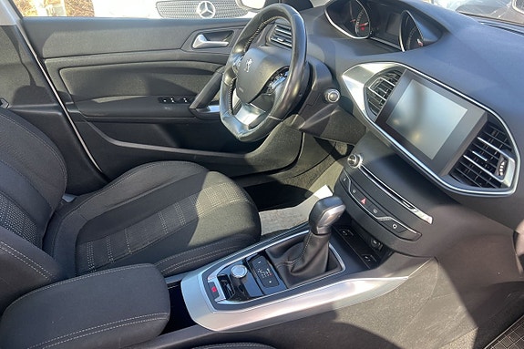 Peugeot 308 SW 19 of 30