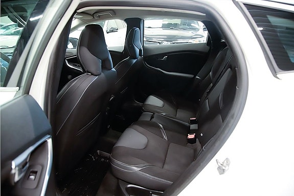 Volvo V40 8 of 14