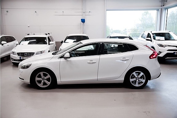 Volvo V40 3 of 5