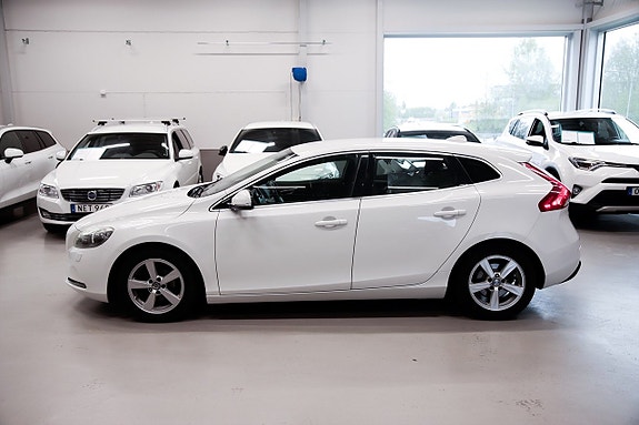 Volvo V40 3 of 14