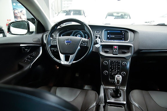 Volvo V40 6 of 14