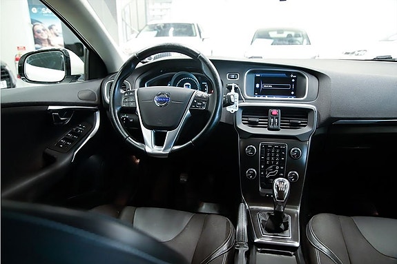 Volvo V40 6 of 14