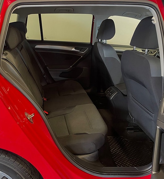 Volkswagen Golf VII 11 of 11