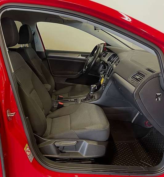 Volkswagen Golf VII 10 of 11