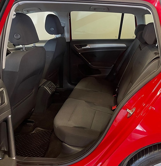 Volkswagen Golf VII 7 of 11