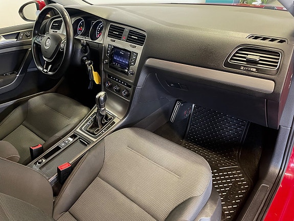 Volkswagen Golf VII 9 of 11