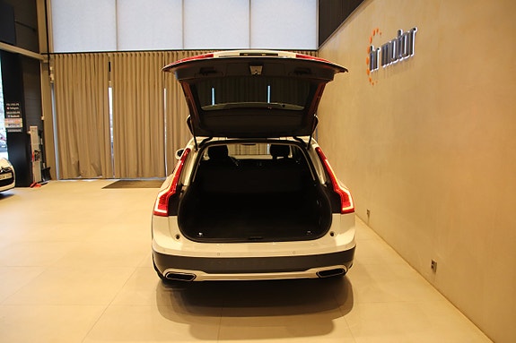 Volvo V90 Cross Country 4 of 5
